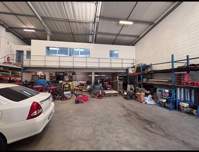 522M² WAREHOUSE TO LET IN RIVERHORSE VALLEY